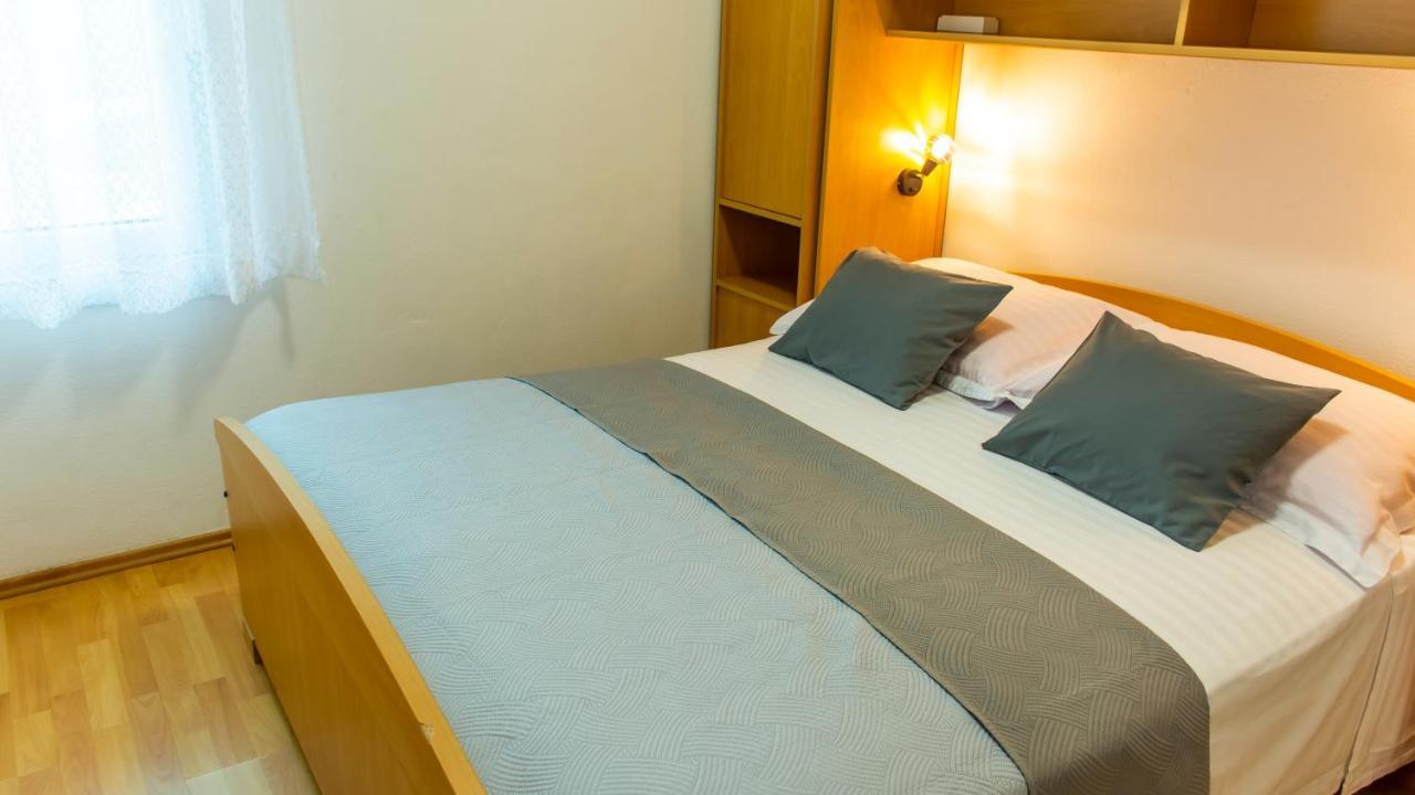 Planikovica Apartments Trogir Exterior photo