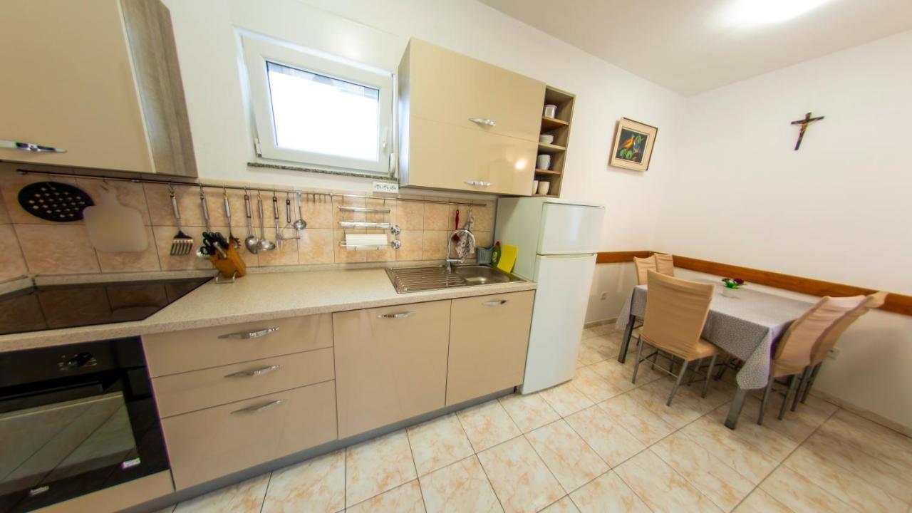 Planikovica Apartments Trogir Exterior photo